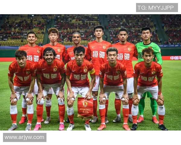广州足球队的速度之美:探索快速进攻与防守反击的战术魅力 广州足球队的速度之美:探索快速进攻与防守反击的战术魅力