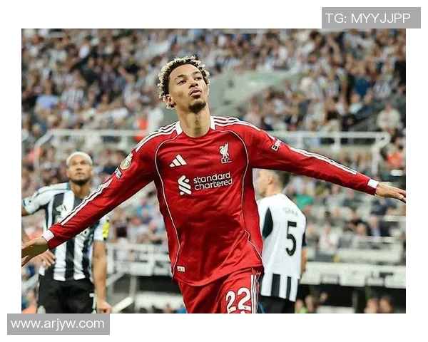 足球明星时尚穿搭大揭秘展现球场外的独特魅力与风格